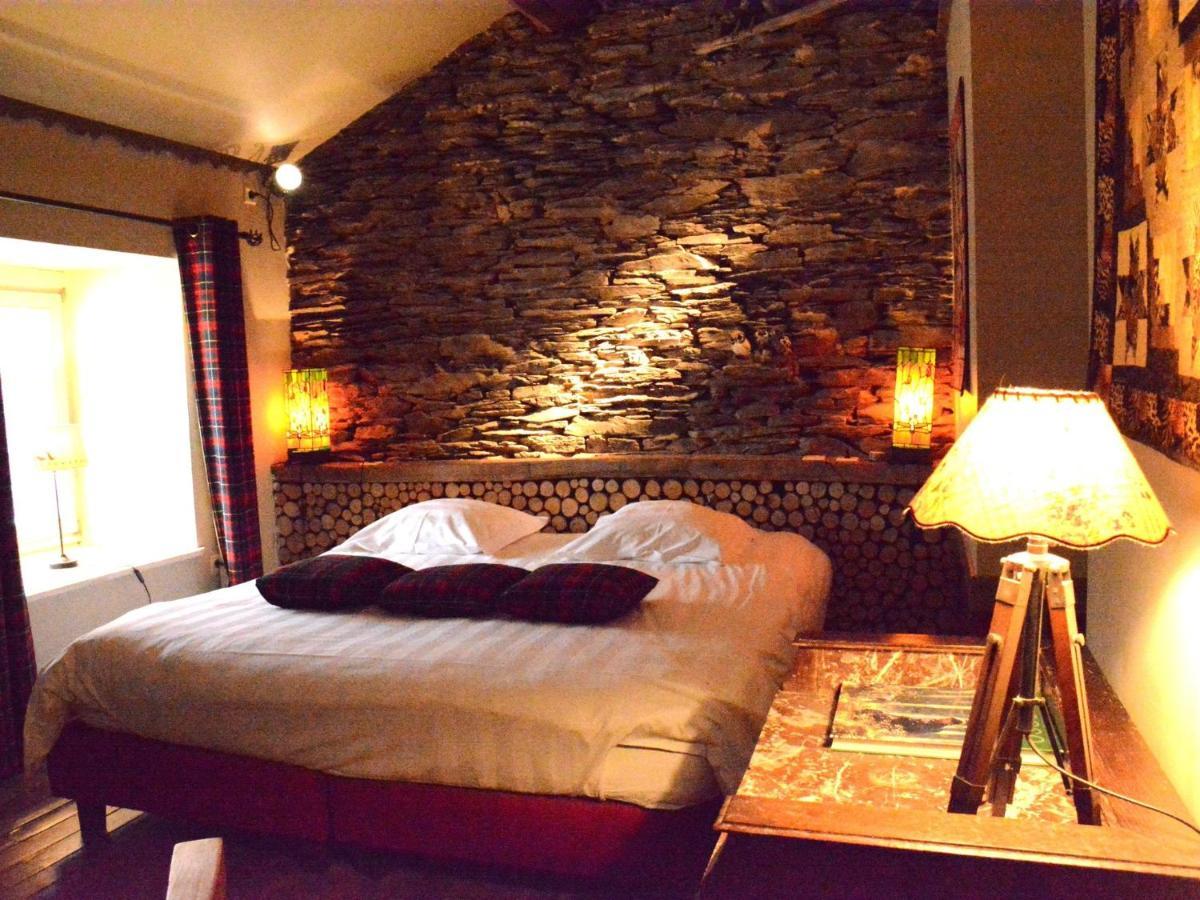 Villa With Hot Tub And Sauna Bievre Room photo