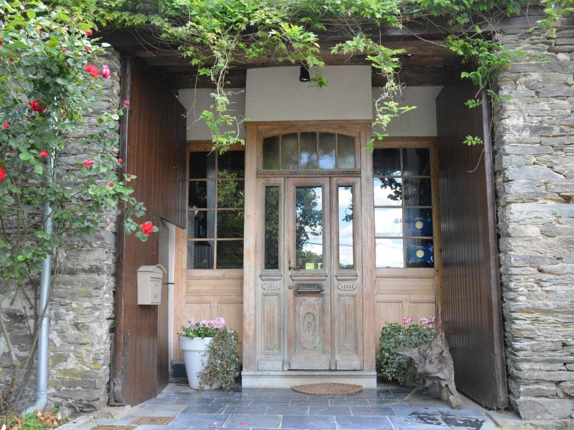 Villa With Hot Tub And Sauna Bievre Exterior photo